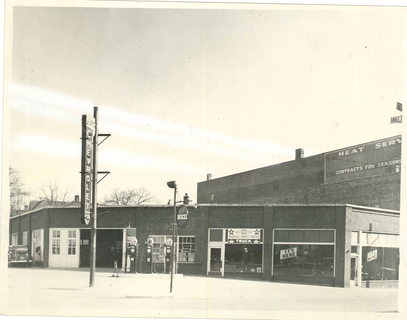 1935 photo of the McKay Chevrolet Company garage at Tenth and Walnut with gas pumps and a tall Chevrolet sign